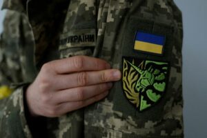 Ukraine's 'unicorn' LGBTQ soldiers head for war 3 525123 origin 1