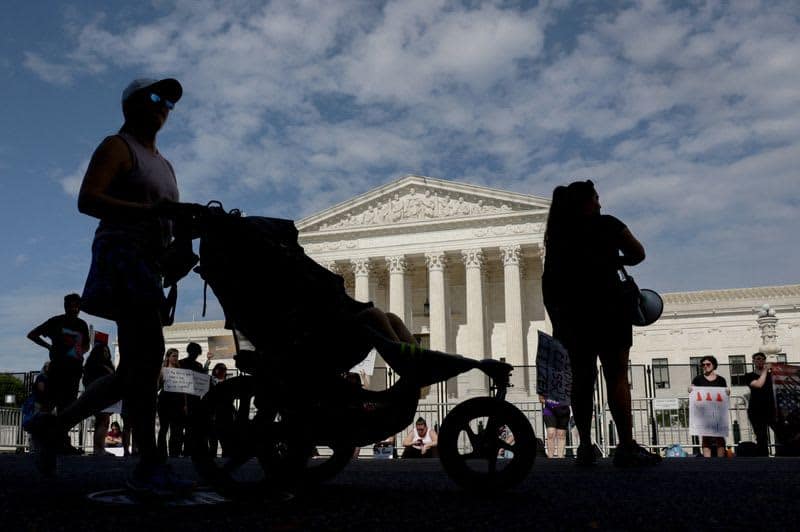 Americans' Approval Of Supreme Court Drops After Abortion Decision-Reuters/Ipsos 1 589496 origin 1
