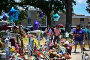 Survivors of mass shootings in US appeal for assault weapons ban 16 595272 origin 1
