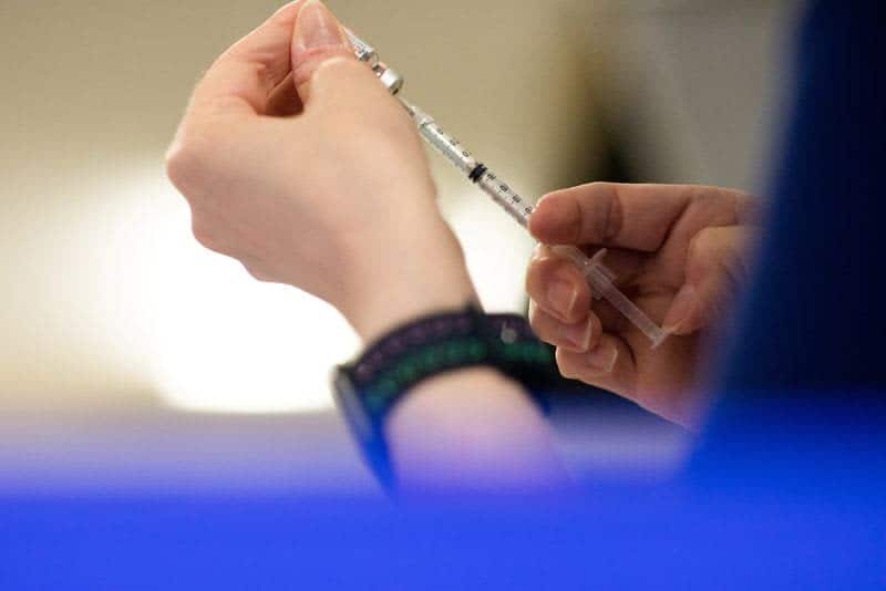 If you are high risk, do not wait for updated COVID vaccines, experts say 3 621733 origin 1