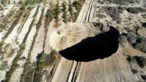 Chile sinkhole grows large enough to swallow France's Arc de Triomphe 46 635173 origin 1