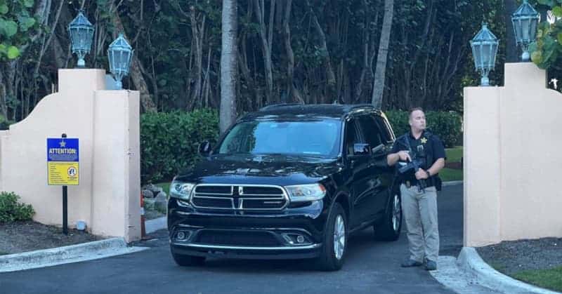 First Photo: Agent With Machine Gun Photographed Outside Of Trump's Palm Beach Resort Mar-a-Lago During FBI Raid 16 635543 635543 origin 1 1