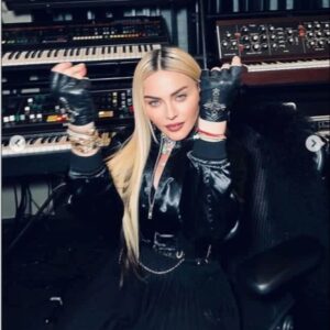 Madonna wears grills to hide her 'ugly' teeth 32 636347 origin 1