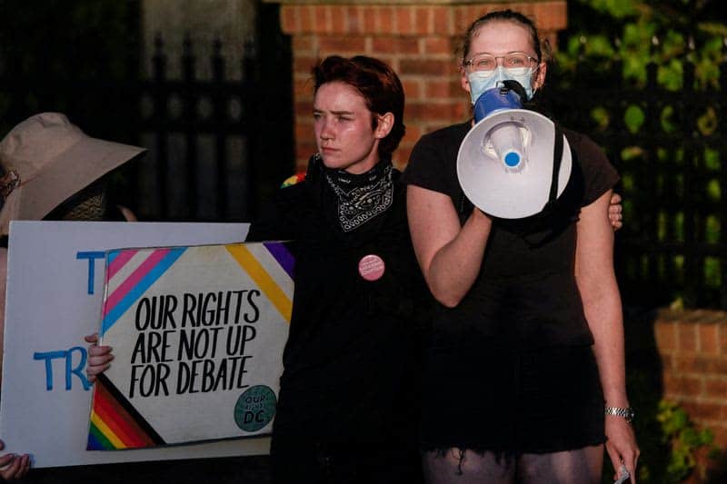 U.S. clinics scramble as courts, politicians battle over abortion restrictions 4 637878 origin 1
