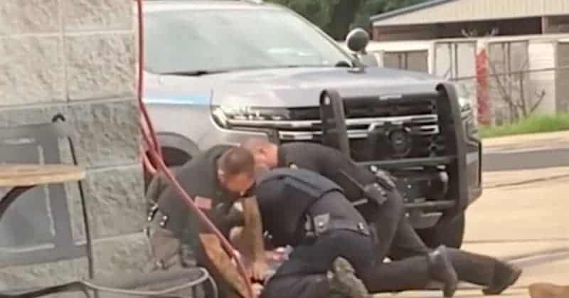 Three Arkansas Police Officers Suspended &Amp; Under Investigation After Video Of Violent Arrest Goes Viral 3 637958 637958 origin 1 2