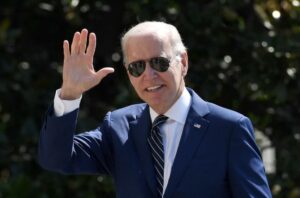 Biden announces relief for indebted US university grads 40 638099 origin 1