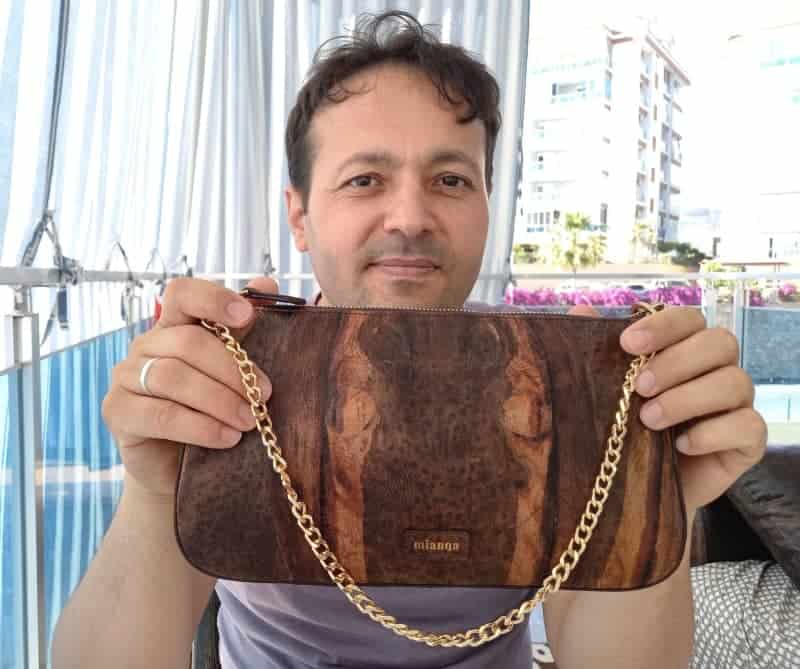 Turkish engineer makes fish leather purses out of invasive species 29 639604 origin 1