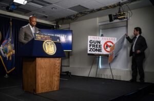 New York forbids carrying of firearms in Times Square 22 640035 origin 1
