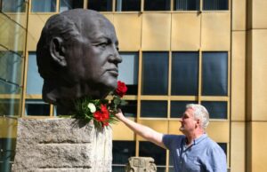 Putin denies Gorbachev a state funeral and will stay away 28 640745 origin 1