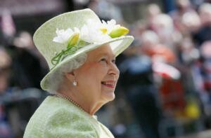 Elizabeth, the queen who moved with a changing world 14 641777 origin 1