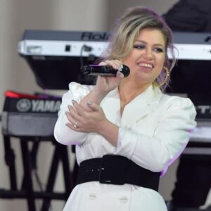 Dolly Parton is an inspiration to all women, says Kelly Clarkson 42 642063 origin 1
