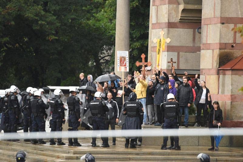 Police Clash With Right-Wing Protesters At Lgbtq March In Serbia 1 643115 origin 1