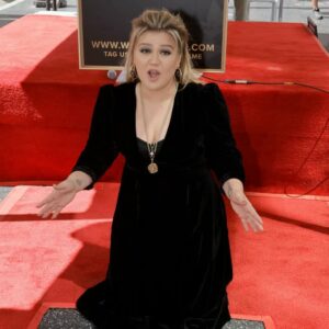 Kelly Clarkson felt 'freaked out' by her star on the Hollywood Walk of Fame 34 643563 origin 1