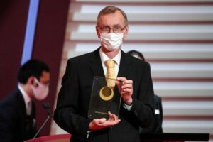 Swedish geneticist wins Nobel medicine prize for decoding ancient DNA 16 645989 origin 1