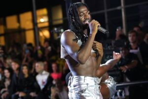 Lil Nas X Asked His Fans to Stop Doing This at His Concerts 48 646163 origin 1