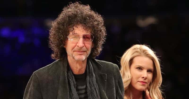 Howard Stern Leaves Apocalypse Bunker For First Time In Two Years, Shock Jock At Dinner With Jennifer Aniston, Jimmy Kimmel &Amp; Jon Hamm 3 646690 646690 origin 1 2