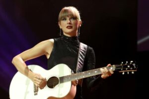 Taylor Swift Drives Fans Crazy With 'Midnight' Pre-Release; Sparks Theories From Swift Coming Out to Why Release Is On Kim Kardashian's BDay 3 647120 origin 1