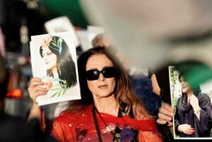 Iran toughens crackdown as some oil workers reported to join protests 21 647266 origin 1