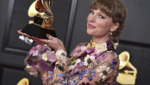 Taylor Swift makes history as the first artist to claim the entire top 10 of the Billboard Hot 100 56 651146 origin 1