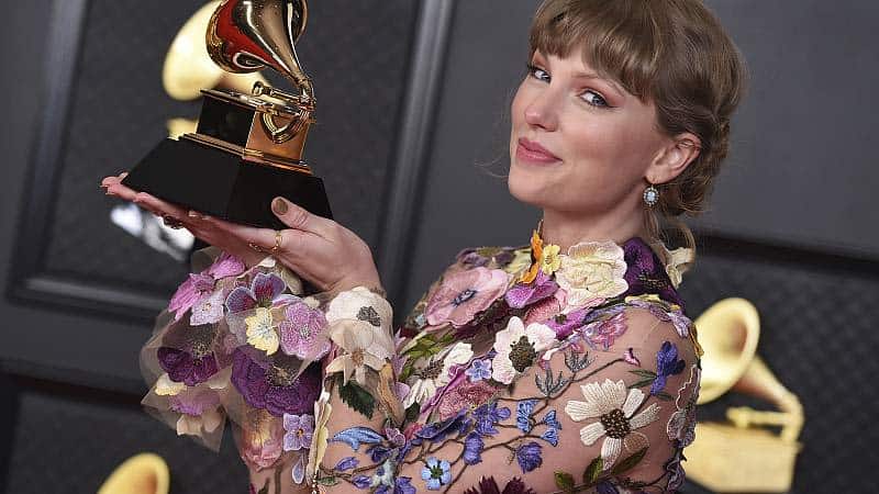 Taylor Swift Makes History As The First Artist To Claim The Entire Top 10 Of The Billboard Hot 100 1 651146 origin 1