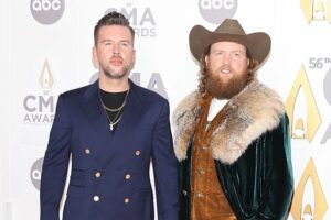 Brothers Osborne Collect Vocal Duo of the Year Trophy at the 2022 CMA Awards 19 653415 origin 1