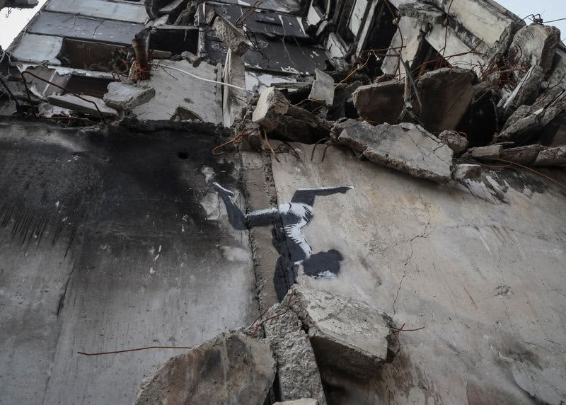 Banksy Showcases New Mural In War-Scarred Ukrainian Town 1 654039 origin 1
