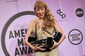 Taylor Swift dominates again at American Music Awards 24 656554 origin 1