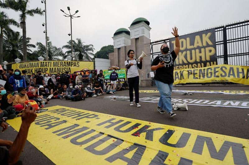 Indonesia Bans Sex Outside Marriage In New Criminal Code 4 658630 658630 origin 1 3