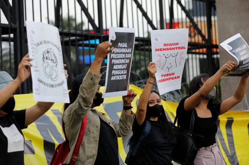 Indonesia Bans Sex Outside Marriage In New Criminal Code 5 658630 658630 origin 1 4
