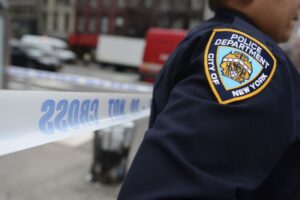 Man arrested in clash with cop, Drag Story Hour protesters at NYC public library 4 659513 origin 1