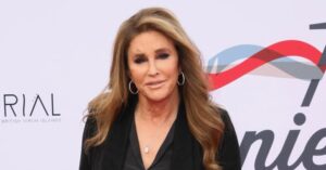 Caitlyn Jenner Sucking Up To Sean Hannity & Tucker Carlson To Fulfill Her Political Ambitions: Sources 38 661539 origin 1