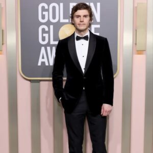 Evan Peters' Golden Globe win slammed by mother of Jeffrey Dahmer victim 8 663954 origin 1