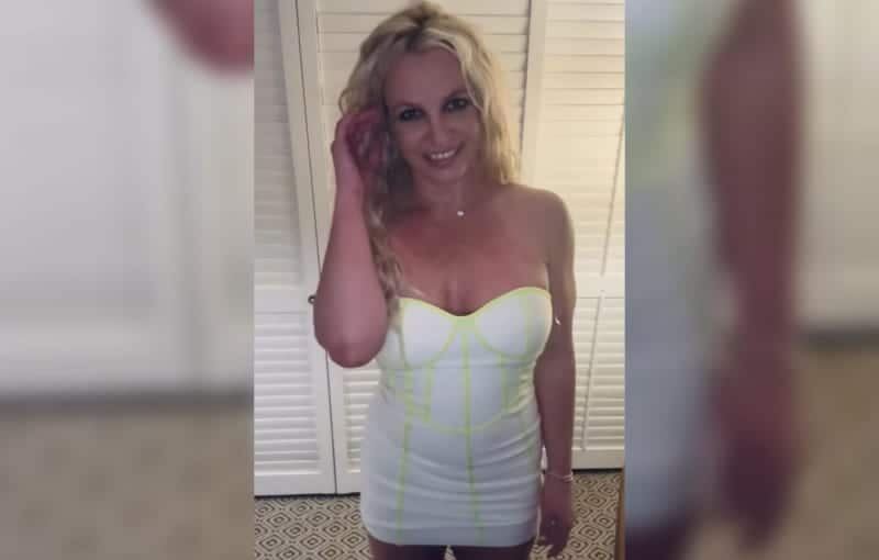 Britney Spears Flips Off The Camera In Latest Dance Video After Being Accused Of 'Manic' Restaurant Meltdown 2 664315 664315 origin 1 1