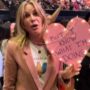 Modern Family’s Julie Bowen Crushing On Harry Styles; Reveals She Was Once In Love With A Gay Woman, “but she didn’t love me back”