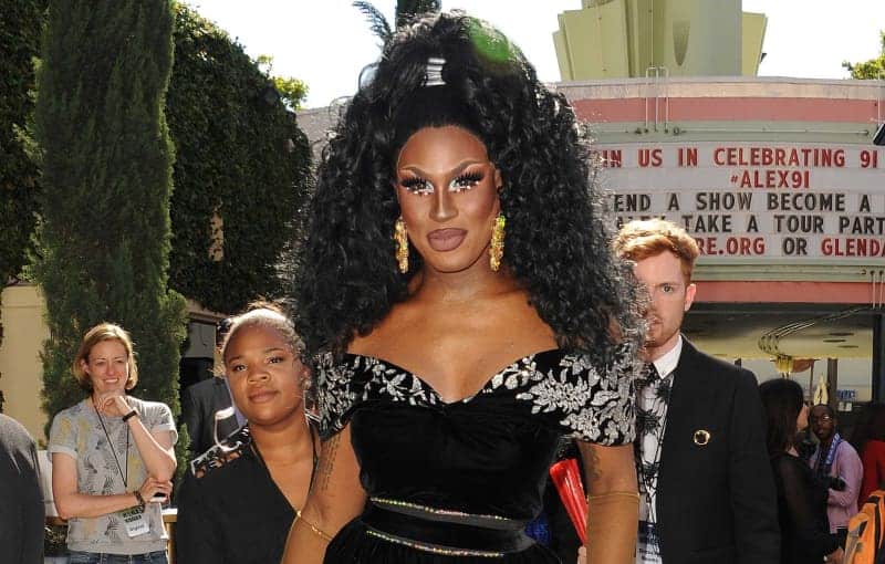 'Drag Race' Personality Shea Couleé SLAMS Jeffree Star For Refusing To Use Non-Binary Pronouns As YouTuber Addresses Backlash 10 669560 669560 origin 1 3