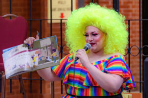 Drag queen allies use a new tactic to block right-wing protesters from library story hour 36 670483 origin 1