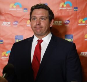 'God tier trolling': Twitter highly amused by DeSantis' selfie holding snowflake 'gift' that says 'fascist' 62 671763 origin 1