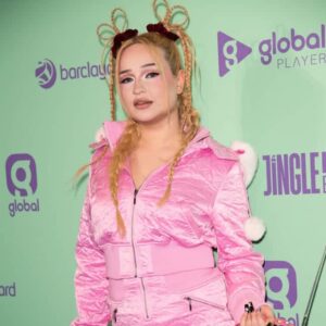 Kim Petras went to Disneyland Paris on her day off 22 672043 origin 1