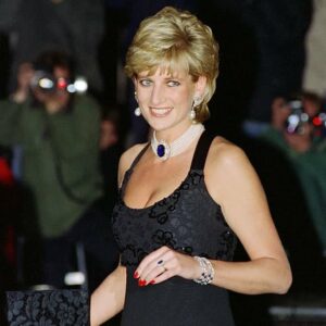 Sarah Ferguson and Princess Diana were arrested for impersonating police officers 18 672701 origin 1