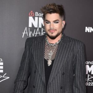 Adam Lambert got a job at Starbucks to buy makeup 4 674087 origin 1
