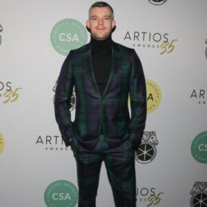 Sir Elton John keeps archive of news photographs 4 675694 origin 1