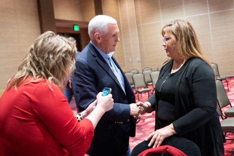 Republican hopefuls woo evangelicals in Iowa, vow to restrict abortion 20 676172 676172 origin 1 2