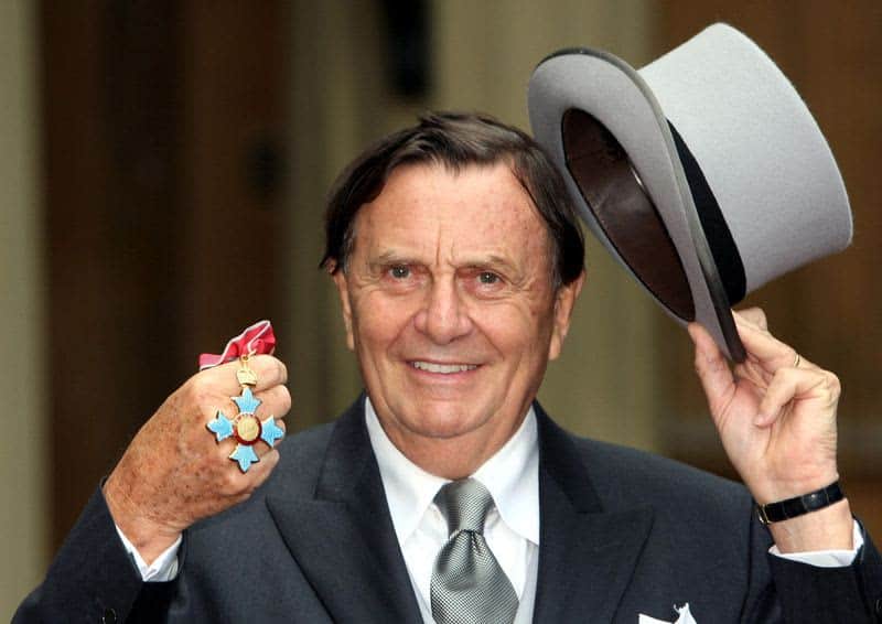 Barry Humphries, creator of Dame Edna, dies at 89 33 676226 676226 origin 1 1