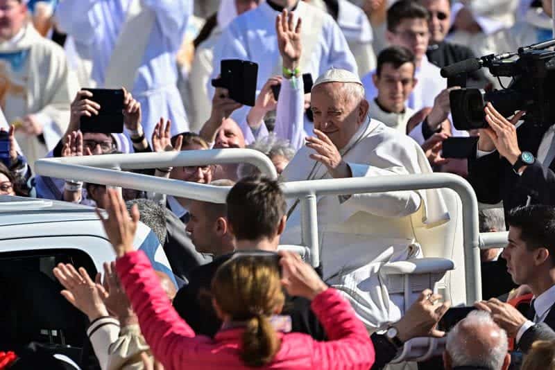 Don't shut door on foreigners, migrants, Pope Francis says in Hungary 20 676947 676947 origin 1 3