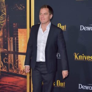 Michael Shannon 'feels for' Ezra Miller 18 677658 origin 1
