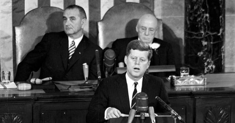 JFK's Family 'Uncomfortable' as ex-President's Lesbian Granddaughter Looks to Welcome Baby With Wife: Sources 43 677975 677975 origin 1 4