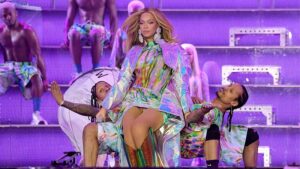 Disco ball horses and dancing robots: Beyoncé's Renaissance World Tour blasts off in Europe 12 678968 origin 1