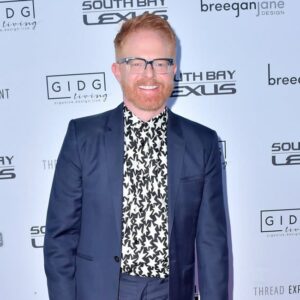 Jesse Tyler Ferguson tells Sarah Hyland to 'wait a few years' before having kids 8 680165 origin 1