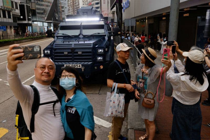 Scores detained in Hong Kong on Tiananmen crackdown anniversary 33 680715 680715 origin 1 4