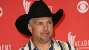 Former SNL Star Fires Back On Garth Brooks' Bud Light Stance 9 683414 origin 1